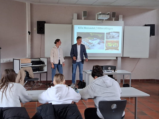 Besuch der Energiegenossenschaft Odenwald eG an der Oberzent-Schule