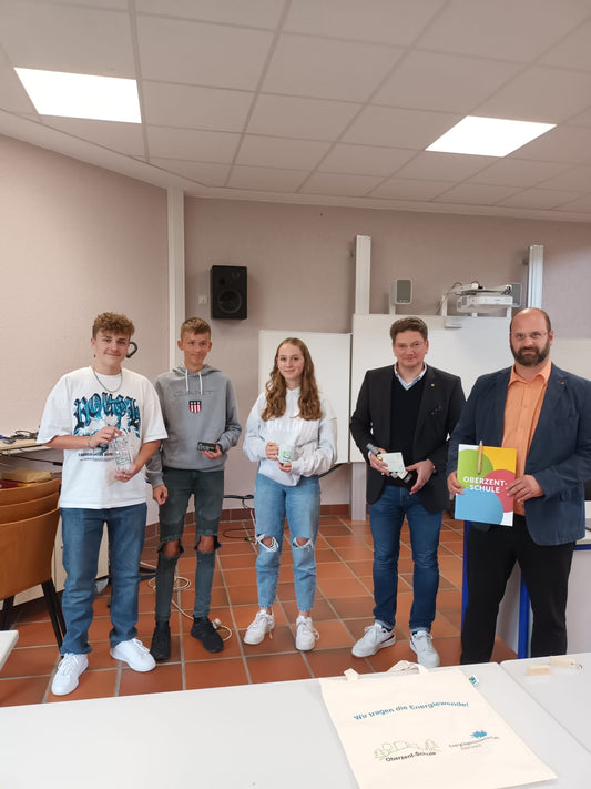 Prof. Dr. Klose führt im PoWi-Unterricht an der Oberzent-Schule in das Feld der ökonomischen Entscheidungen ein!