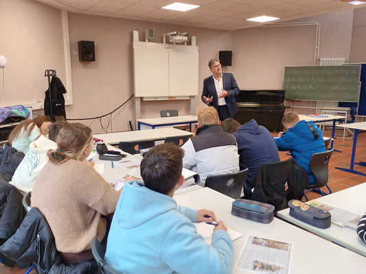 Landtagsabgeordneter Rüdiger Holschuh zu Besuch an der Oberzent-Schule